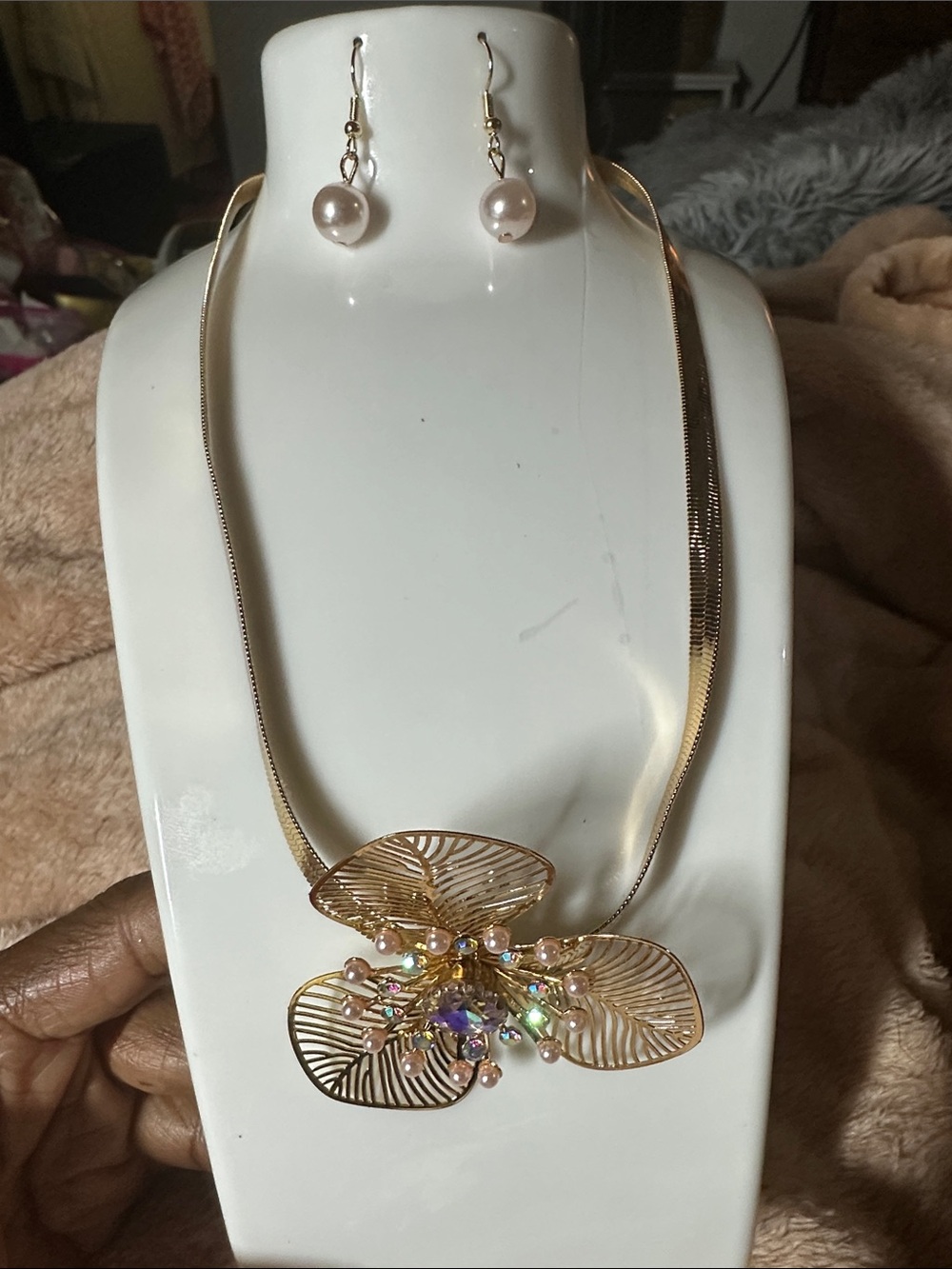 3PCS Gold Floral Statement Necklace with Pink Pearl Drop Earrings
